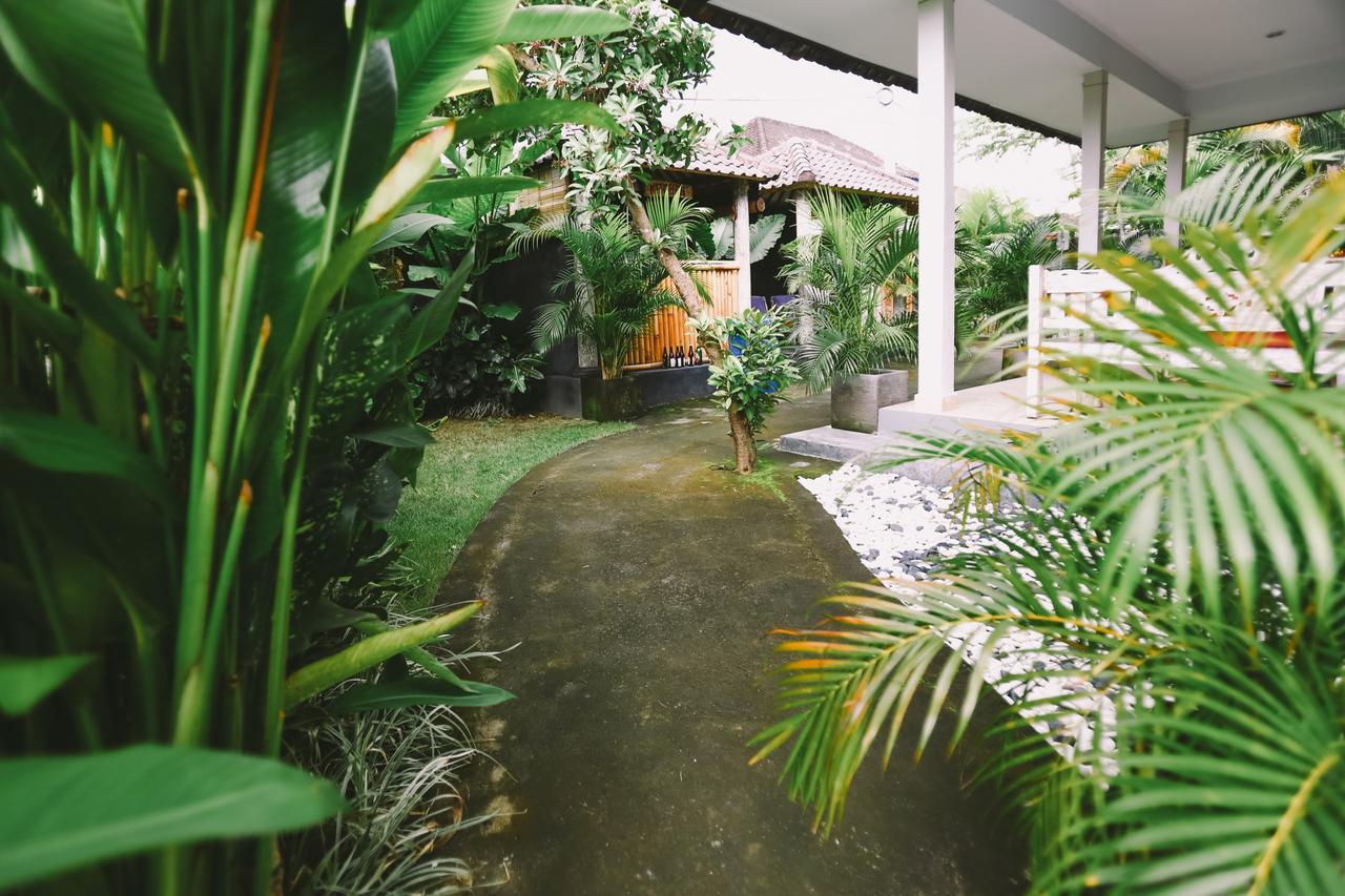 Swan House Canggu Hotel Exterior photo